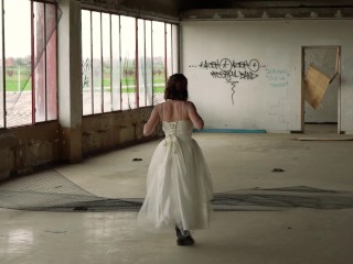 get huge facial from stranger during my wedding - little arden