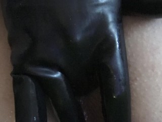 French girl with latexgloves squirts while anal playing with chain and pink butt plug