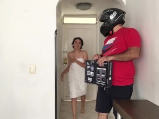 Flaca pays for the courier service with sex.