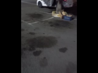 Sexo amateur en el estacionamiento del Hipermercado. NOS PILLARON