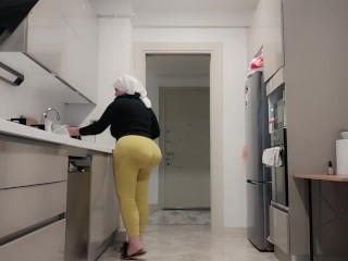 my big ass stepmom caught me watching at her ass