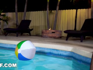 MYGF - Blonde PAWG Dixie Lynn Fucked By Leo Valentino At Night By The Pool