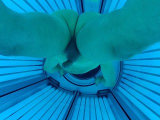 Tanning salon. Caught on camera Dancing in tanning bed