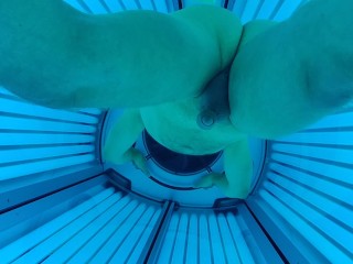 Tanning salon. Caught on camera Dancing in tanning bed