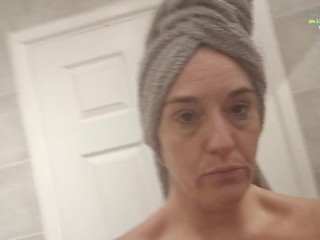 Pussy play in the bath then watch Me get ready