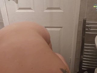 Pussy play in the bath then watch Me get ready