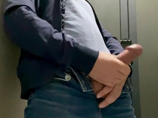 Wanking in an office restroom + cumshot