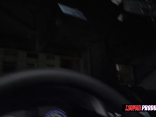 COLOCANDO A KYRA SEX PRA MAMAR NO CARRO.