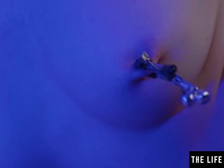 BDSM beauty humps a hefty rubber mock cock and orgasms hard