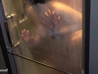 【4K高画質】露天風呂で、ガラス越しに中だしフィニッシュ