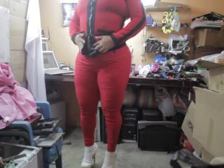 Cheking my outfit to have fun int the mall, can you guess that I´m inflated?