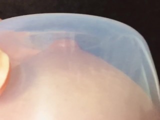 おっぱいを密封して引っ張ってみただけ（？）　素人日本人おっぱい/Japanese Amateur Hentai Nipple Play