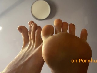 ЭТИ НОЖКИ СВЕДУТ ТЕБЯ С УМА! ТЫ ТОЛЬКО ПОСМОТРИ НА ЭТИ ТОНЕНЬКИЕ ПАЛЬЧИКИ И ПЯТОЧКИ