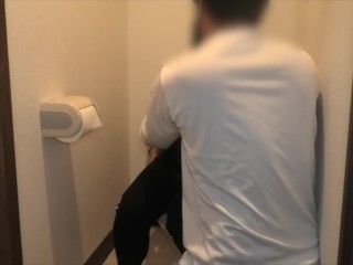 大○学生カップルが我慢できずトイレでイキまくりました。