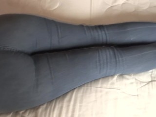 I love showing off my ass while they masturbate, look at my ass with the jean up and the jean down