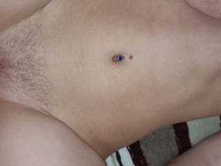 Neighbor teen shows me her new bellyring