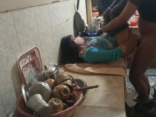 Bhai ne bahen ko jabardasti kitchen me choda,Indian step sister having hard sex in hindi audio