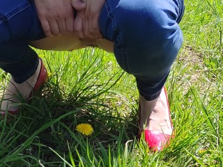 Anna Perv pee on fied.....