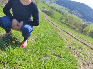 Anna Perv pee on fied.....