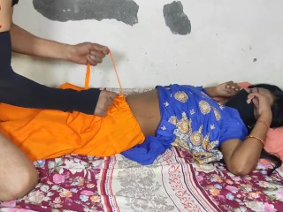 Desi Indian bhabhi ki chhoti choot ko mote land se ki jabardast chudai