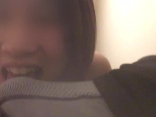 【素人個人撮影】スマホをいじってる旦那のおちんちんをパンツ越しにぺろぺろする新妻(新婚夫婦/人妻/20代/日本人/Japanese/amateur/asian/real couple/selfie)