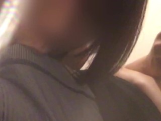 【素人個人撮影】スマホをいじってる旦那のおちんちんをパンツ越しにぺろぺろする新妻(新婚夫婦/人妻/20代/日本人/Japanese/amateur/asian/real couple/selfie)