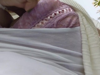 おっぱいを露出しながら散歩する日本人女性は、通行人に気が付いて光の速さでおっぱいを隠す