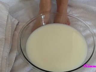 How Goddess gets her feet ready for a foot bukkake cumshots