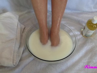 How Goddess gets her feet ready for a foot bukkake cumshots