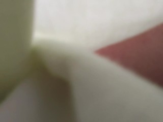 野外で、服の下から大きいおっぱいを覗き見♥️