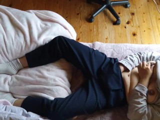 【盗撮風】「乳首いじりながらのマンズリやっべ！！」ボーイッシュ女子のオナニー