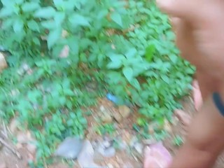 Indian Petite Village Girl Outdoor Sex - ගාමන්ට් නංගි කැලේ පැනලා දීපු සැප