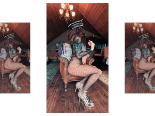 Her Majesty in heels!