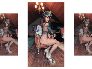 Her Majesty in heels!