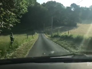 Au bord d’une route, je me touche et gicle en extérieur, sans que personne en s’en rende compte 💦