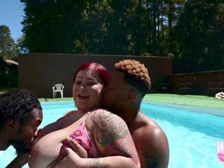 Monique Lustly allows her body to be worshipped by Finny and a Lucky Fan