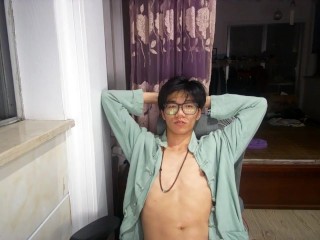 不论怎么样，人生的确是无聊与痛苦的