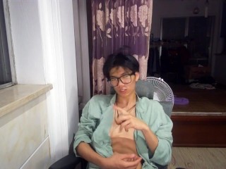 不论怎么样，人生的确是无聊与痛苦的