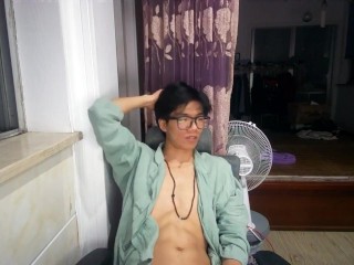 不论怎么样，人生的确是无聊与痛苦的