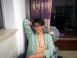 不论怎么样，人生的确是无聊与痛苦的