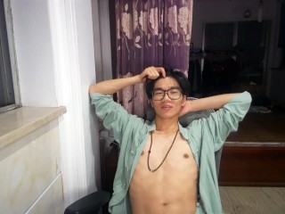 不论怎么样，人生的确是无聊与痛苦的