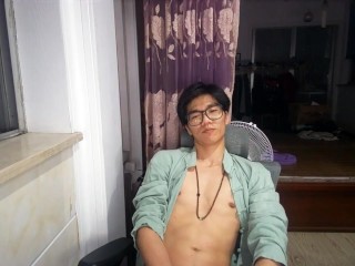 不论怎么样，人生的确是无聊与痛苦的