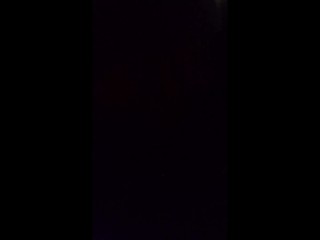 Me quedo atrapada en el lavarropas y el plomero me hace suya