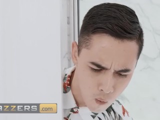 BRAZZERS- Juan Sneaks Into The Bathroom And Gives Curvy Leila Lewis The Cock She's Craving For