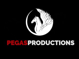 Pegas Productions - Juicy Pearl Fourrée sur la Table de Cuisine