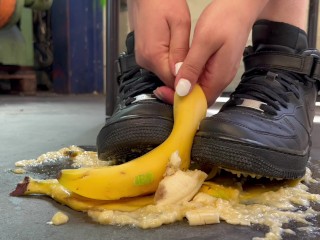 Puting on my shoes 😉 poor bananas 😈 Trailer/preview! JuliaApril onlyfans