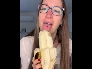 Pleasure Toy Queen masturbates with her double banana