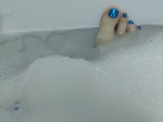 Foot fetish from private bathroom of sexy Mistress Lara