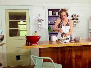 Big Ass Milf Makes Breakfast and Gets Drilled