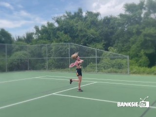 Banksie Plays Tennis in Public! Tells Ball Boy What To Do & Takes Break